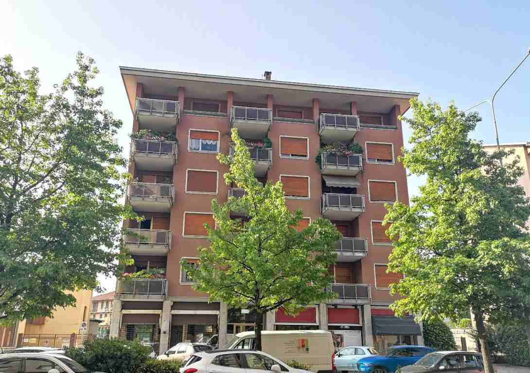PLURILOCALE SIGNORILE CON TERRAZZI BIELLA VIALE ROMA LIBERO SUBITO