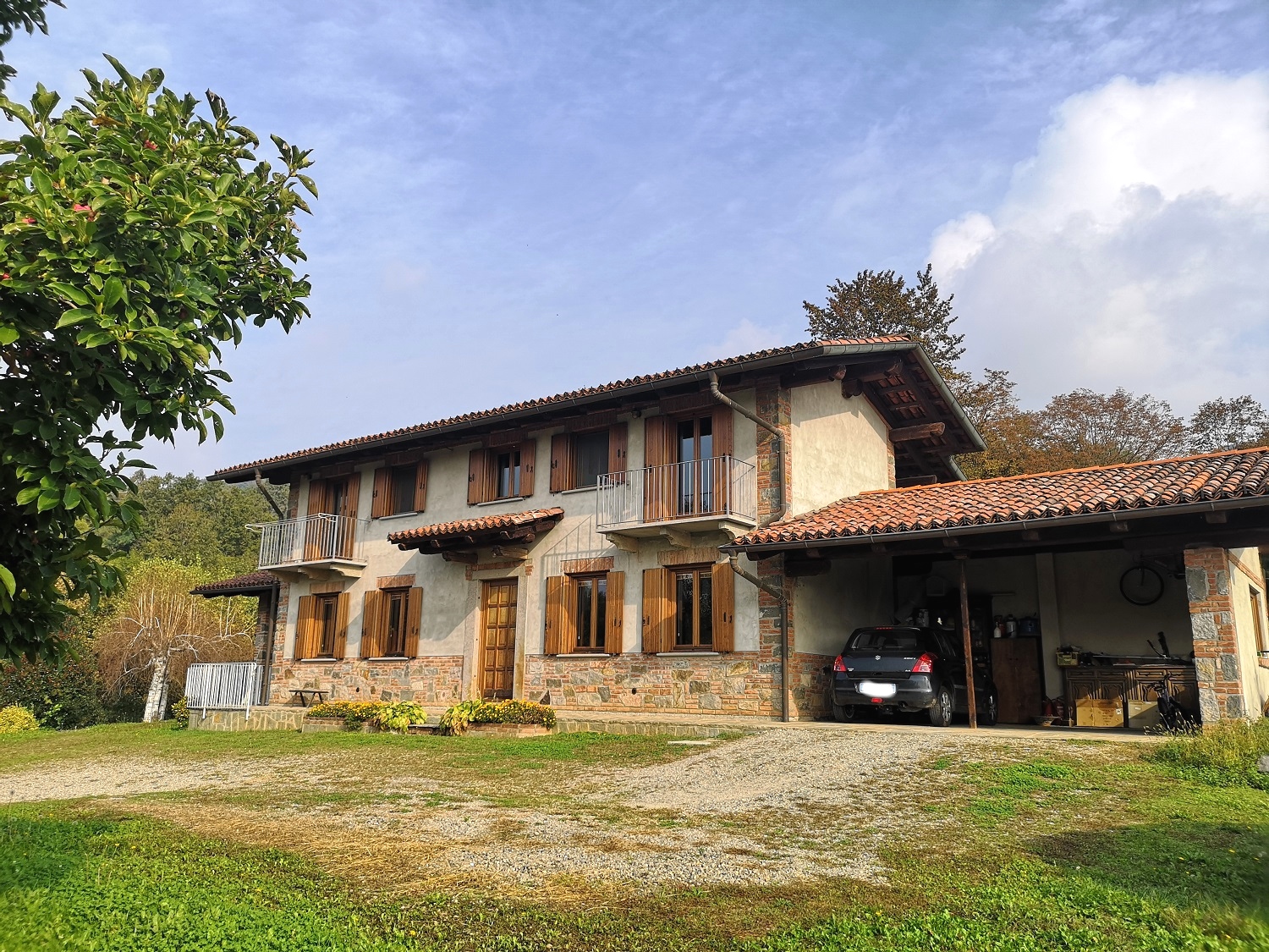 CASALE INDIPENDENTE RISTRUTTURATO PRIMA COLLINA BIELLA