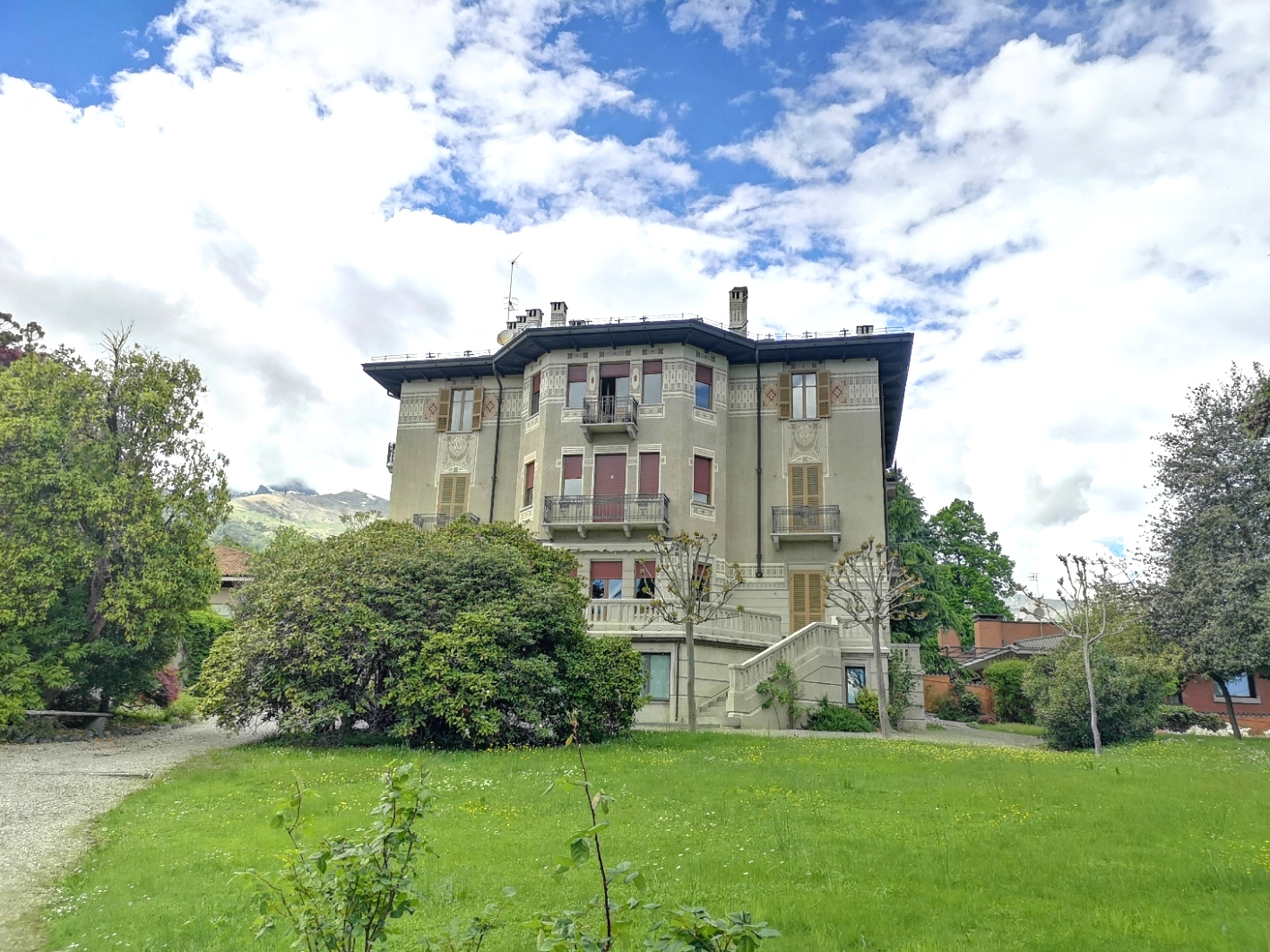POLLONE – A POCHI PASSI DAL PARCO BURCINA-APPARTAMENTO IN VILLA CON PARCO LIBERO