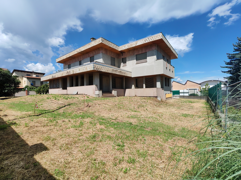 VILLA INDIPENDENTE LIBERA CONFINE BIELLA PONDERANO